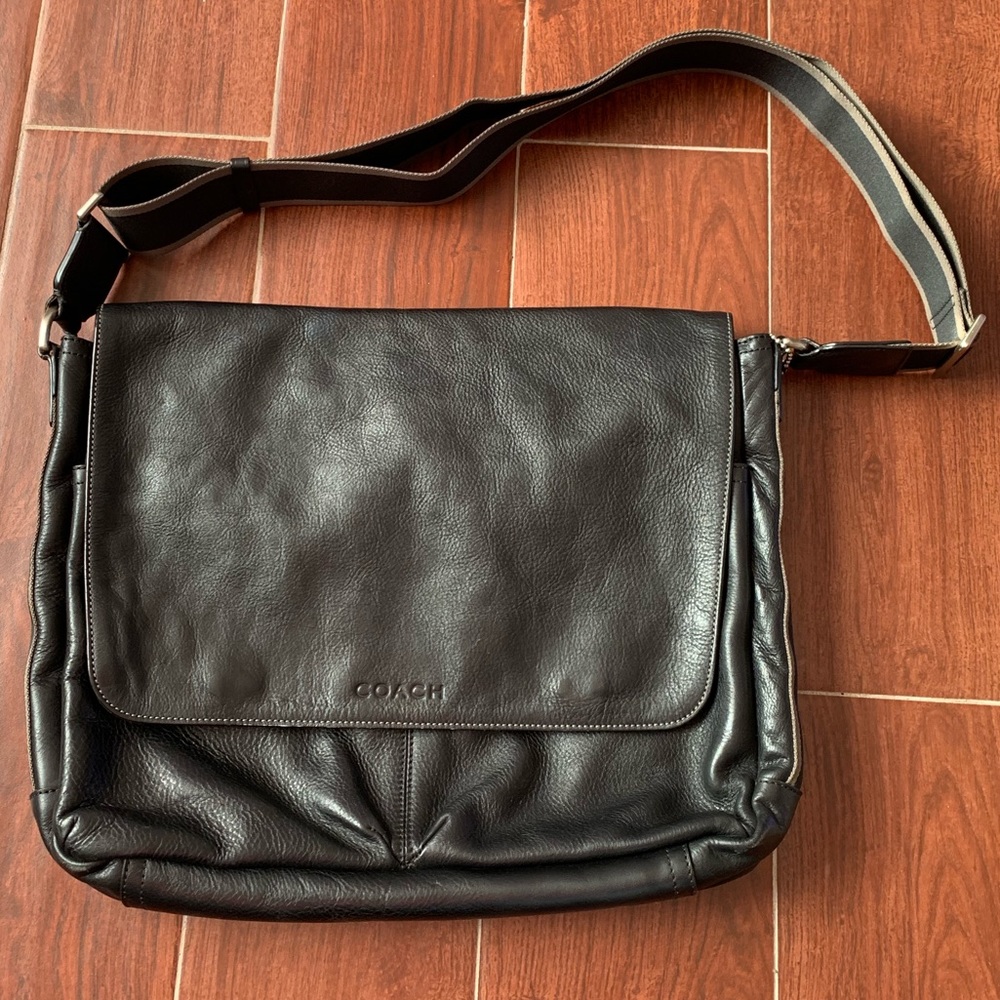 Men’s Coach Black Leather Messenger Bag (Like New)